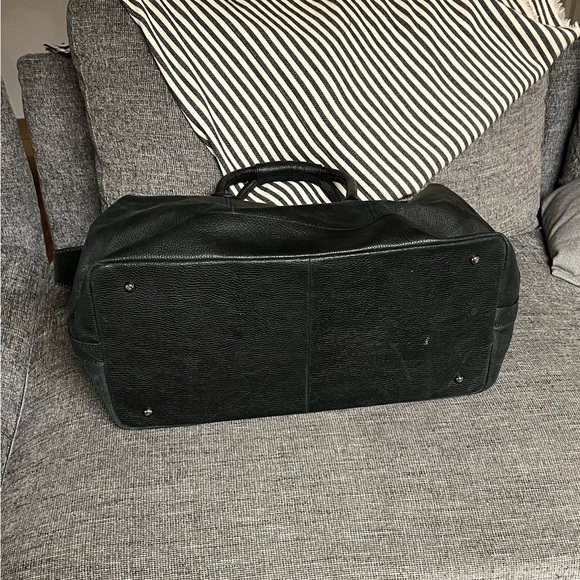 Unisex Savile Row Company London leather weekender style travel bag. - Picture 2 of 4